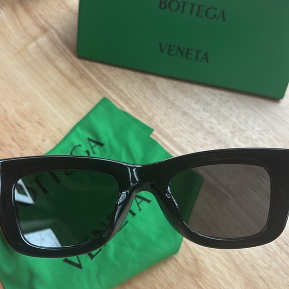 Bottega Veneta Black Sunglasses - Picture 6 of 8